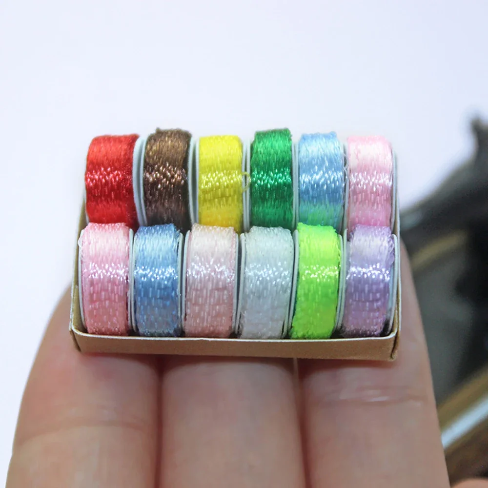 1/12 Doll House Miniature Thread Box Simulation Sewing Thread Model Toys for Mini Decoration Dollhouse Accessories
1/12 Doll House Miniature Thread Box Simulation Sewing Thread Model Toys for Mini Decoration Dollhouse Accessories