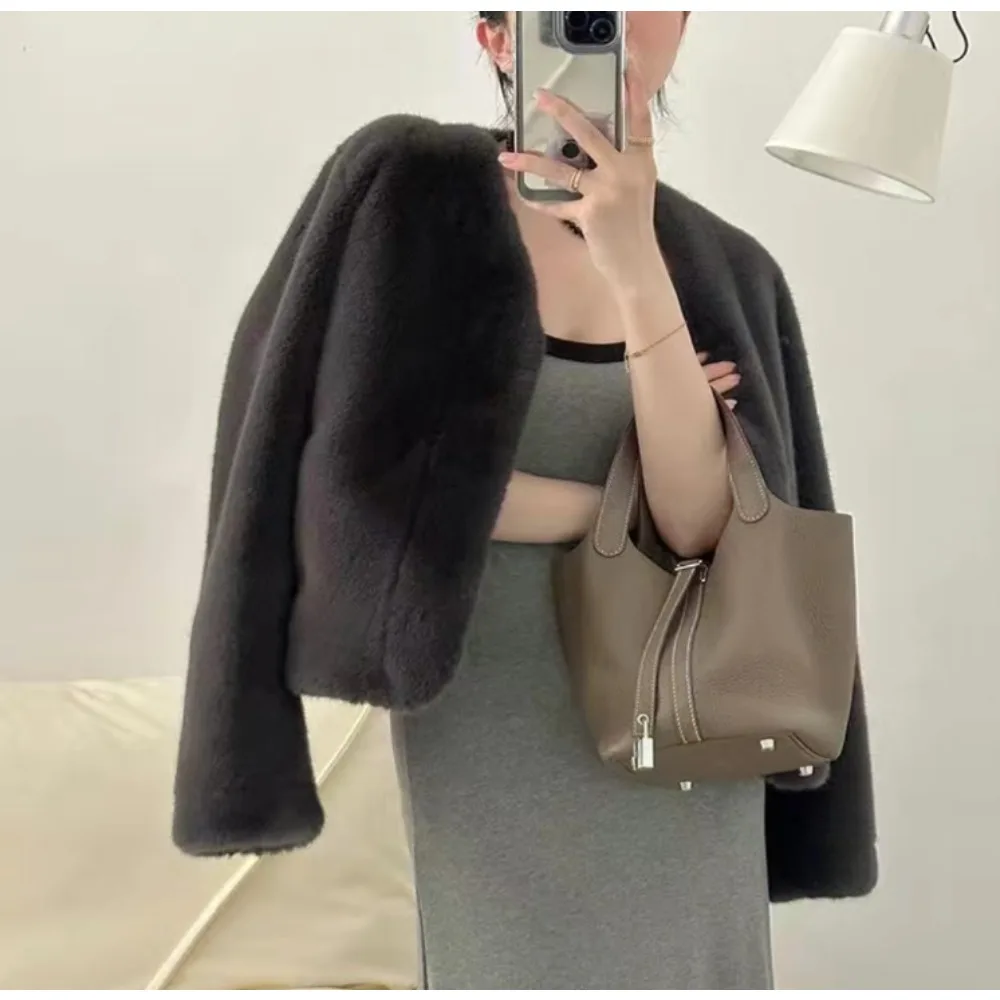 Vegetable basket women's bag bag women's bucket bag high-end exquisite versatile handbag
Vegetable basket women's bag bag women's bucket bag high-end exquisite versatile handbag