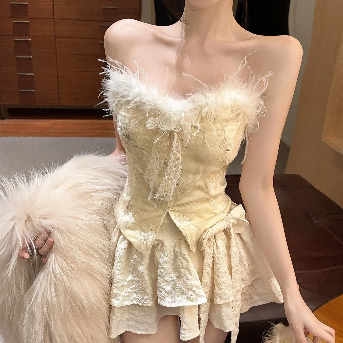 Heavy Embroidery Knot Furry Crop Top And Puffy Skirt Women's Set Chic Winter Outfit for Young Adults 2025 New Style
Heavy Embroidery Knot Furry Crop Top And Puffy Skirt Women's Set Chic Winter Outfit for Young Adults 2025 New Style