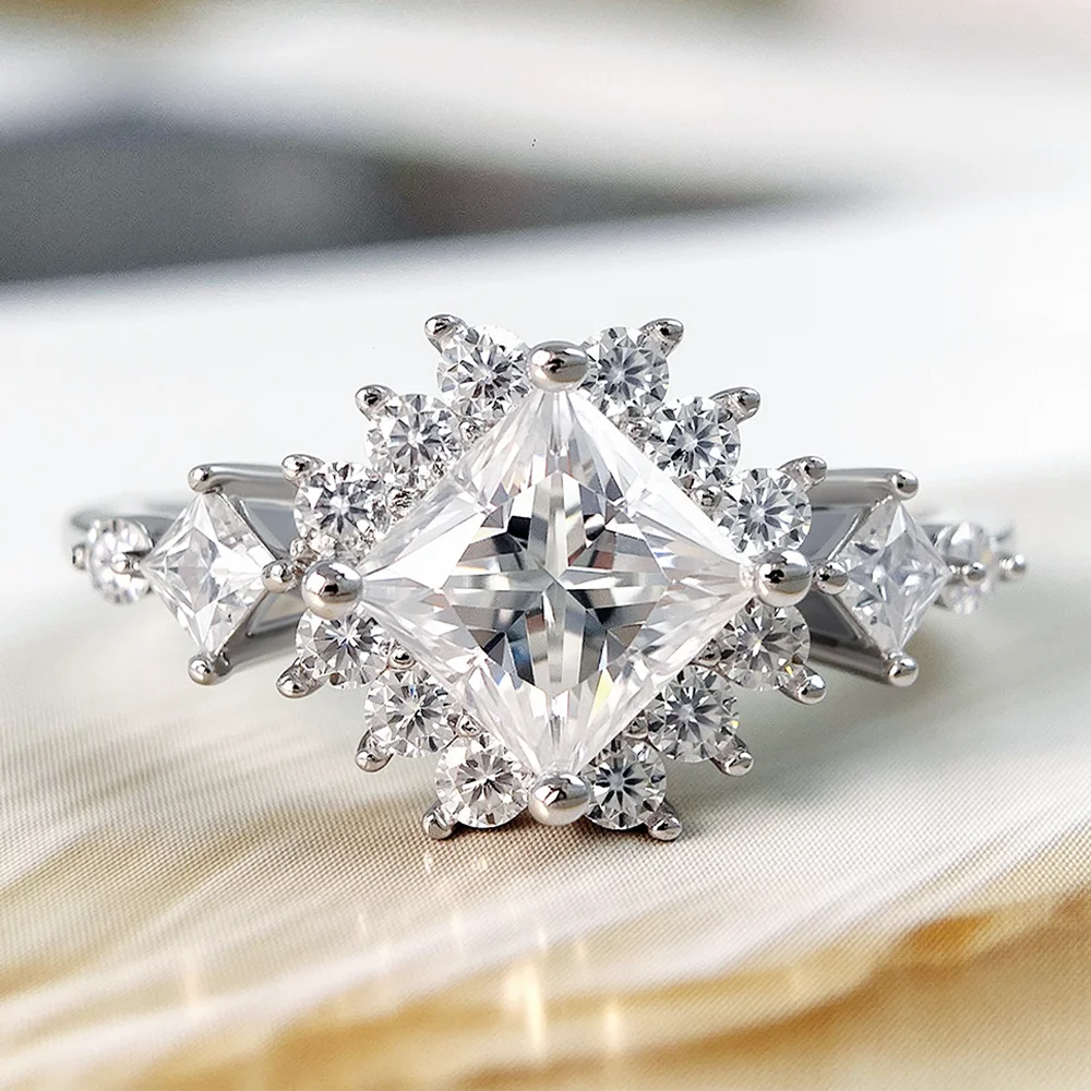 OEVAS 1.2CT 6MM Princess Cut Full Moissanite Ring S925 Silver Sparkling Square Lab Diamond Wedding Band For Women Gift Jewelry
OEVAS 1.2CT 6MM Princess Cut Full Moissanite Ring S925 Silver Sparkling Square Lab Diamond Wedding Band For Women Gift Jewelry