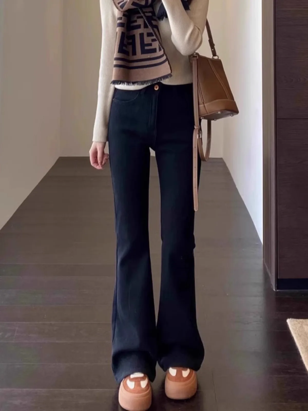 High Waist Flared Jeans Women's Fleece Lined Loose Slim Straight Leg Jeans Cotton Elastic Denim Pants Autumn Winter New Arrival
High Waist Flared Jeans Women's Fleece Lined Loose Slim Straight Leg Jeans Cotton Elastic Denim Pants Autumn Winter New Arrival