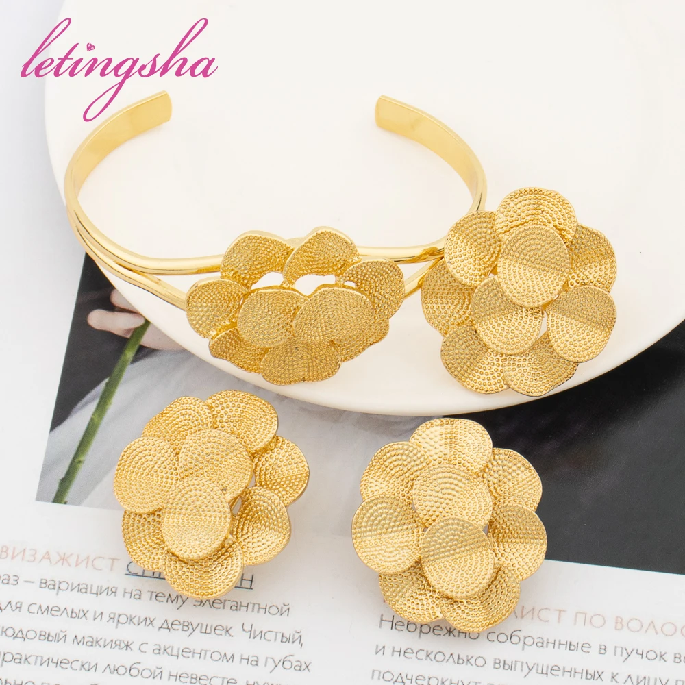 Luxury Gold Color Clip Earrings Cuff Bangle Ring Wedding Set Women Italian Fashion Design Jewelry Set Party Gift Accessories
Luxury Gold Color Clip Earrings Cuff Bangle Ring Wedding Set Women Italian Fashion Design Jewelry Set Party Gift Accessories