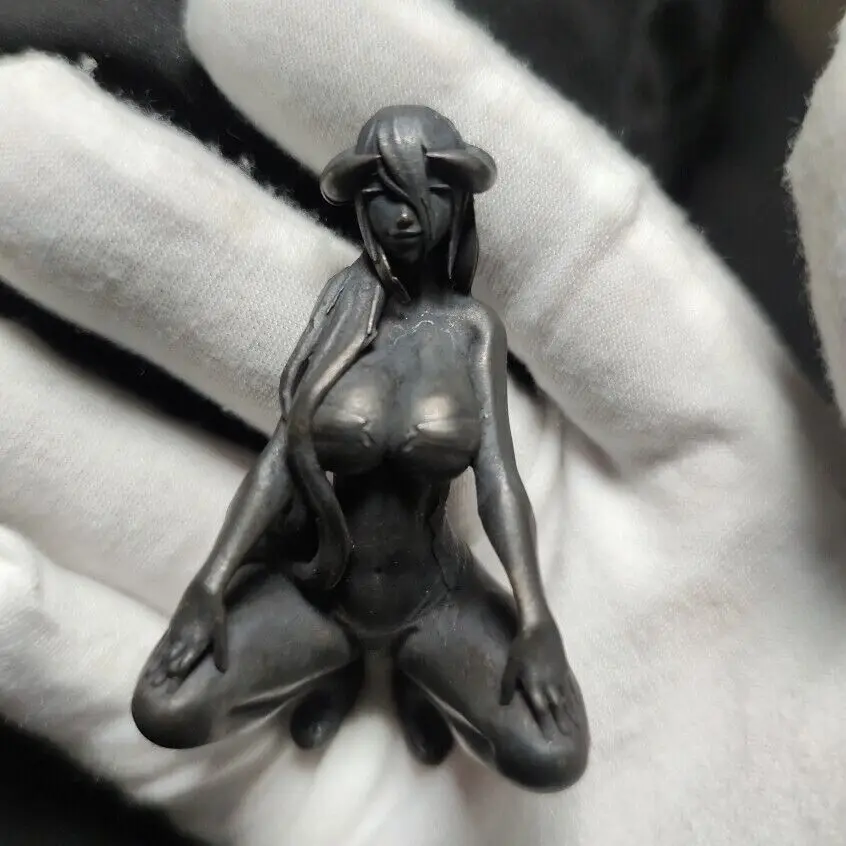 Chinese antique bronze bronze statue hand-carved nude girl body art ornament 
Chinese antique bronze bronze statue hand-carved nude girl body art ornament