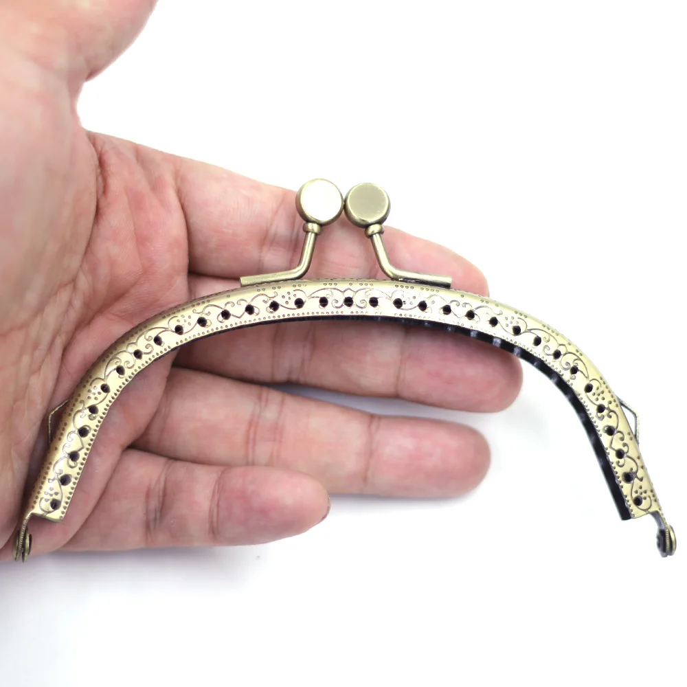 20Pcs Mixed Colors 12.5cm Metal Arch Purse Bag Frame Kiss Clasps Clips DIY Clutch Handicrafts Hardware Handles Accessories
20Pcs Mixed Colors 12.5cm Metal Arch Purse Bag Frame Kiss Clasps Clips DIY Clutch Handicrafts Hardware Handles Accessories