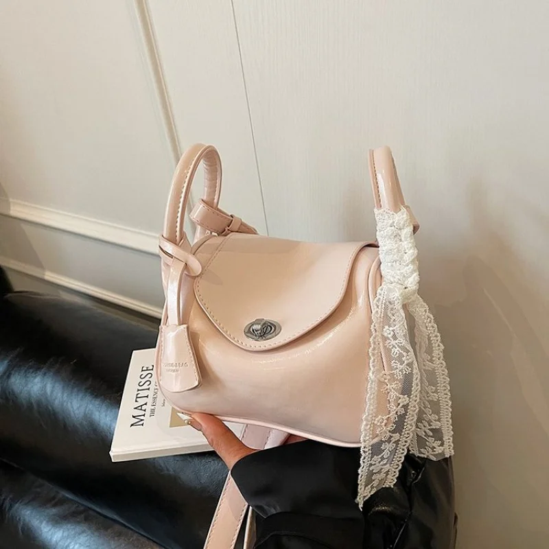 Минималистичный простой стильный мини-клатч с буквенным логотипом для женщин, повседневный, модный, для повседневного использования
Минималистичный простой стильный мини-клатч с буквенным логотипом для женщин, повседневный, модный, для повседневного использования