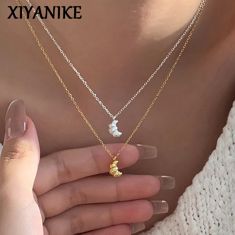 XIYANIKE Korean Croissant Pendant Necklaces For Women Lady Fashion New Clavicle Chain Jewelry Gift Party Wedding collier femme
XIYANIKE Korean Croissant Pendant Necklaces For Women Lady Fashion New Clavicle Chain Jewelry Gift Party Wedding collier femme