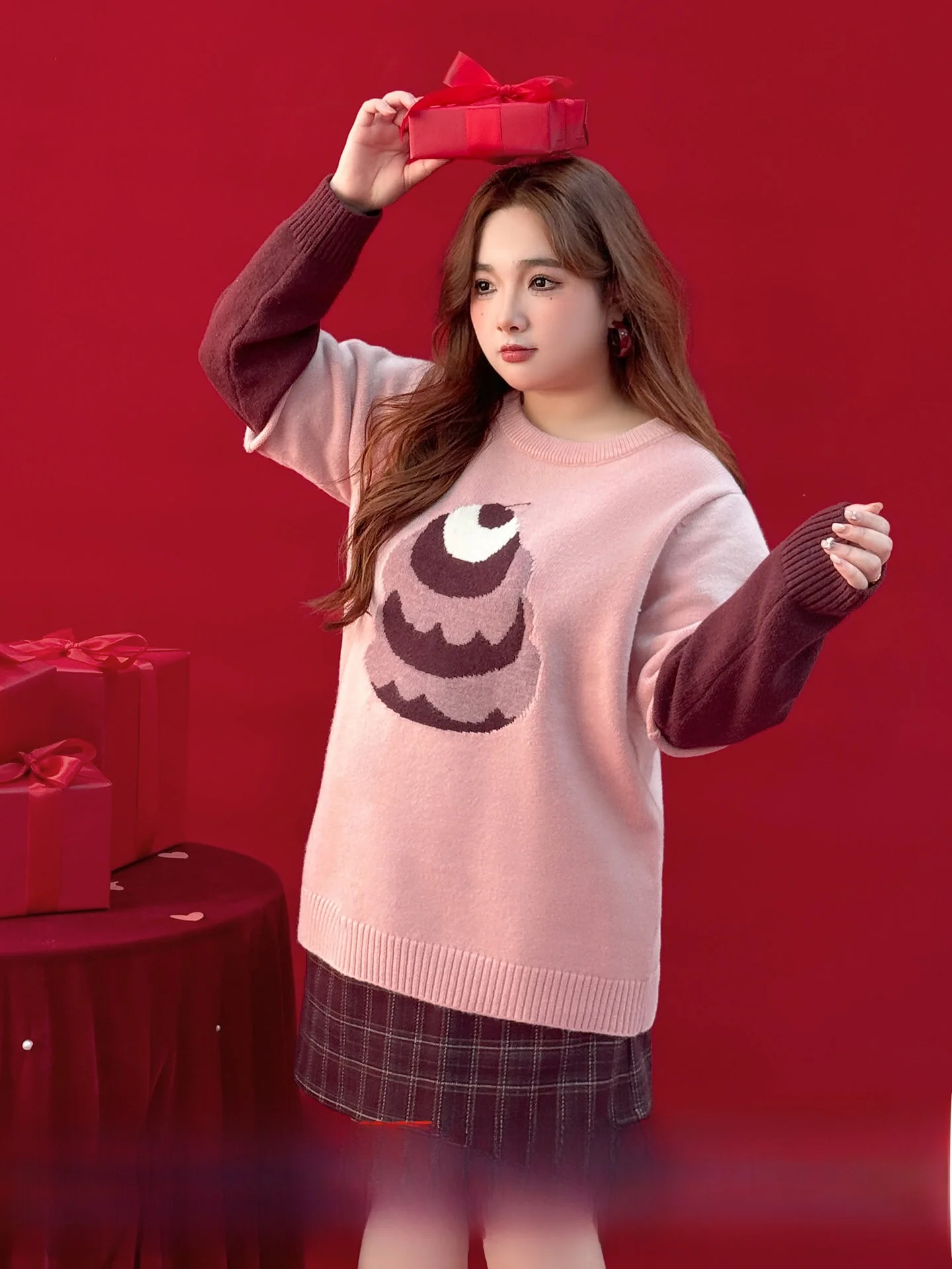 Женский вязаный свитер больших размеров в корейском стиле с мультяшным принтом, весенний свободный трикотажный джемпер с эффектом двухслойности, свободный топ с узором «кейк»
Женский вязаный свитер больших размеров в корейском стиле с мультяшным принтом, весенний свободный трикотажный джемпер с эффектом двухслойности, свободный топ с узором «кейк»