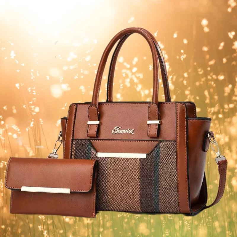 New Designer Large Capacity Female Shoulder Bag High Quality Stripe Leather Crossbody Bags for Women Fashion Purse Messenger Bag
New Designer Large Capacity Female Shoulder Bag High Quality Stripe Leather Crossbody Bags for Women Fashion Purse Messenger Bag
