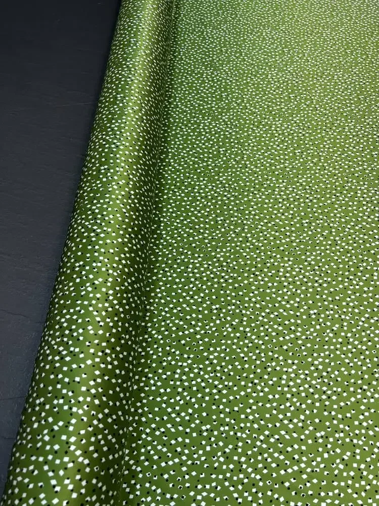 Green Dots Natural Fabric Stretch Satin For Dress 93% MulberrySilk 7% Spandex 19 Momme
Green Dots Natural Fabric Stretch Satin For Dress 93% MulberrySilk 7% Spandex 19 Momme