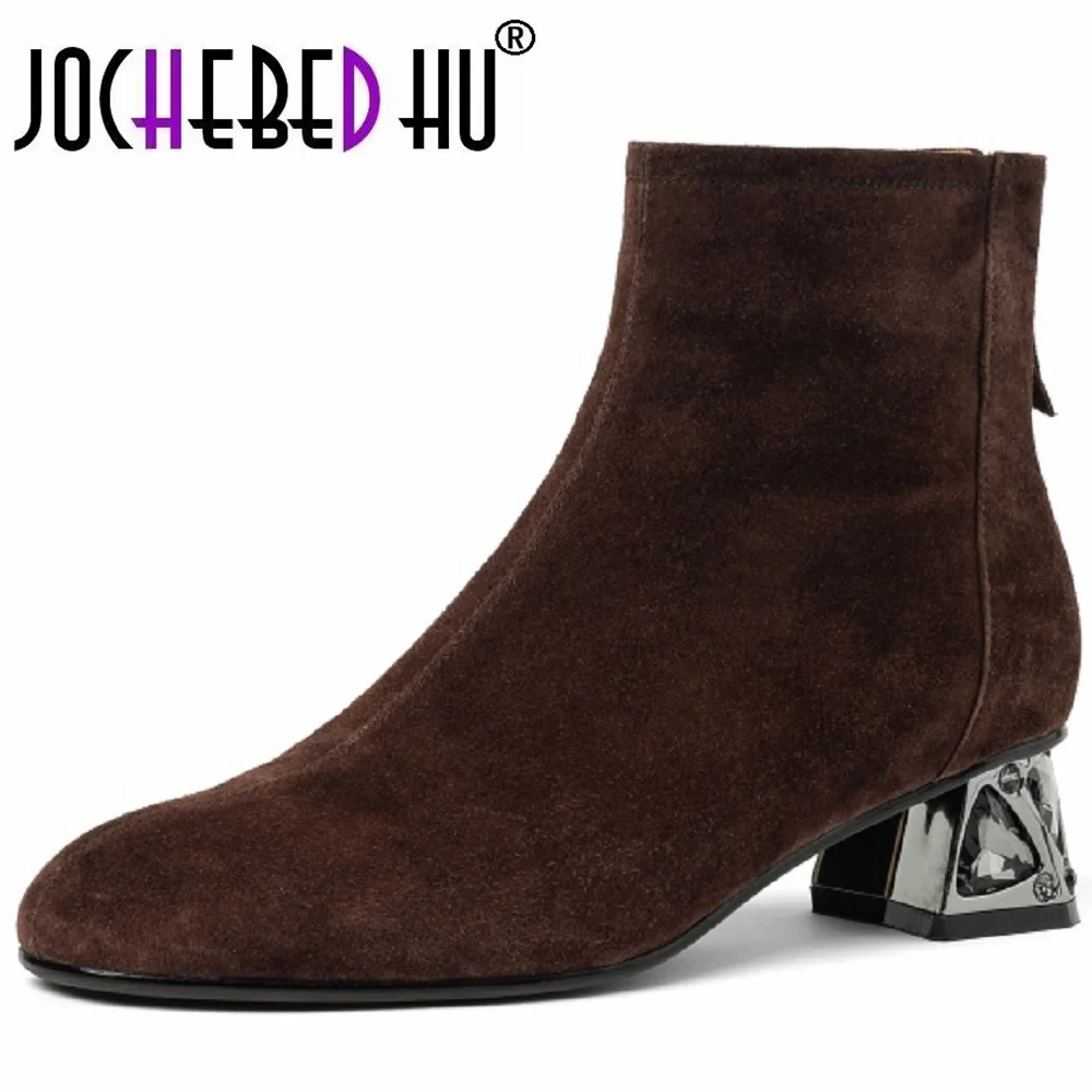 【JOCHEBED HU】Women Handmade Genuine Leather Decorative SHeel Crystal Accents Square Toe Rear Zipper Block Heel Elegant 34-40
【JOCHEBED HU】Women Handmade Genuine Leather Decorative SHeel Crystal Accents Square Toe Rear Zipper Block Heel Elegant 34-40