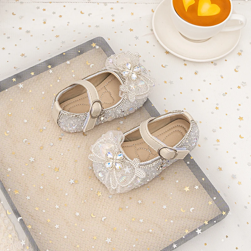 Children's Rhinestone Princess Shoes Spring Autumn Girls Sequins Flat Shoes for First Walker Kids Dress Leather Shoes Non-slip
Children's Rhinestone Princess Shoes Spring Autumn Girls Sequins Flat Shoes for First Walker Kids Dress Leather Shoes Non-slip