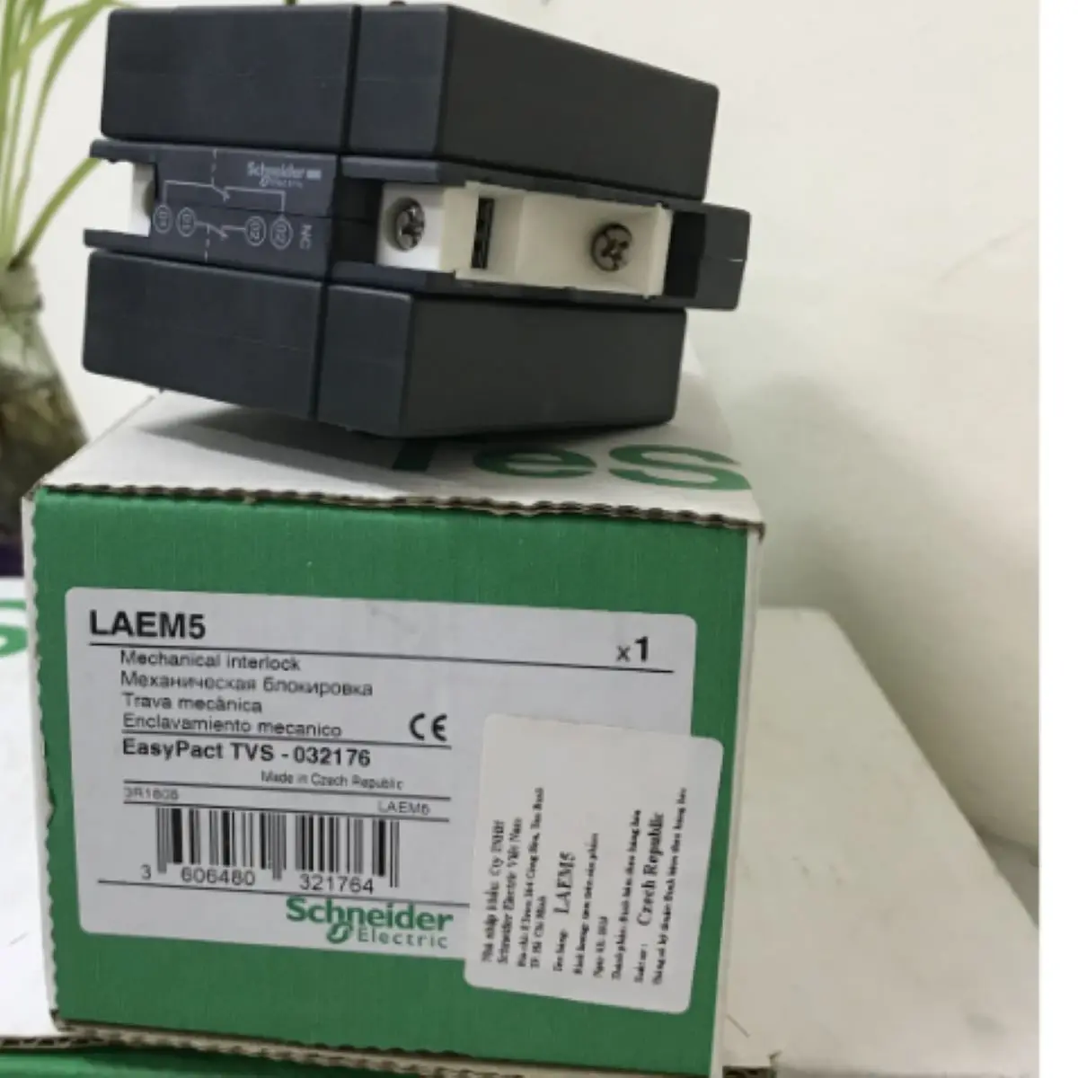 Механическая блокировка LAEM5 EasyPact TVS (для LC1E120...E160) 3P
Механическая блокировка LAEM5 EasyPact TVS (для LC1E120...E160) 3P