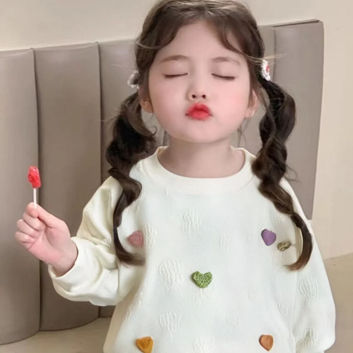 Spring and Autumn New Girl's Hoodie with Western Style Long Sleeve Hoodie Top for Outerwear and Bottom Coat for Middle aged Chil
Spring and Autumn New Girl's Hoodie with Western Style Long Sleeve Hoodie Top for Outerwear and Bottom Coat for Middle aged Chil