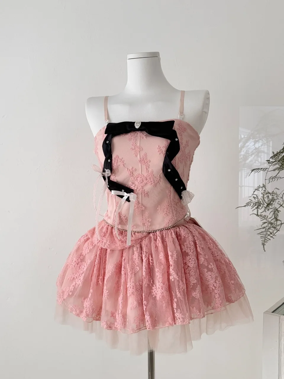 Retro American Lace Knot Fishbone Tube Top Vest Top Puffy Half Skirt Two-Piece Set Women's Summer Fashion Outfit
Retro American Lace Knot Fishbone Tube Top Vest Top Puffy Half Skirt Two-Piece Set Women's Summer Fashion Outfit