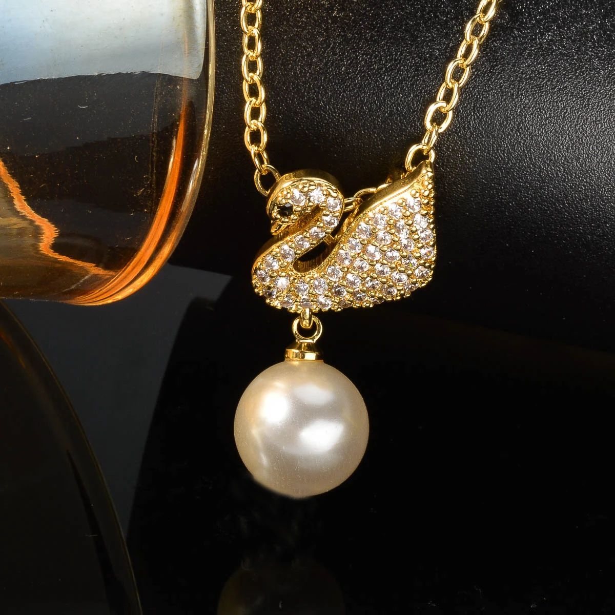 1PC Hot Selling Fashion Chain 46cm * 2mm Women's White Swan Pearl Pendant Necklace Not Easy To Fade Bride's Wedding Party Gift
1PC Hot Selling Fashion Chain 46cm * 2mm Women's White Swan Pearl Pendant Necklace Not Easy To Fade Bride's Wedding Party Gift