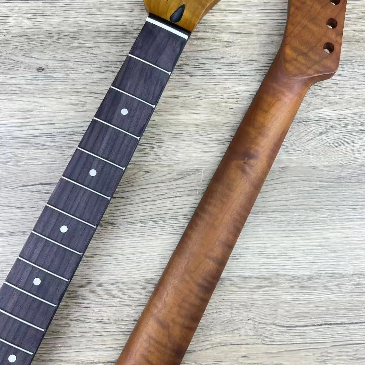 Flame Pattern TL Style Guitar Neck Rose Wood Fingerboard Grilled Maple Wood Neck 22F
Flame Pattern TL Style Guitar Neck Rose Wood Fingerboard Grilled Maple Wood Neck 22F