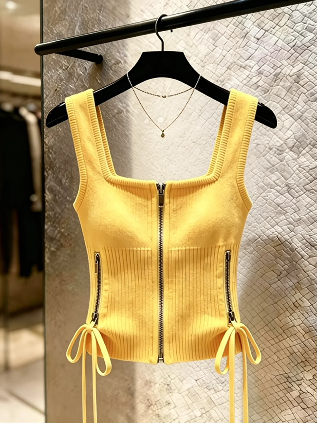 Unique Korean Style Zipper Yellow Tank Top Women's Summer Fashionable White Enhancing Design Sensation Sleeveless Vest
Unique Korean Style Zipper Yellow Tank Top Women's Summer Fashionable White Enhancing Design Sensation Sleeveless Vest