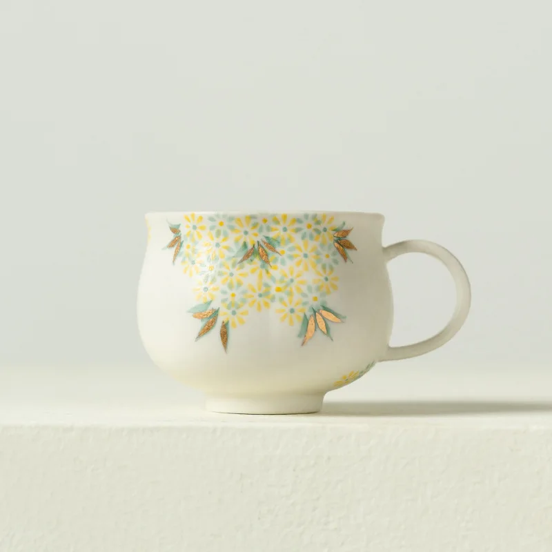 Чашка с ручкой, украшенная ручной росписью в виде ромашки, китайская чашка из глазурованной керамики, набор для чаепития Кунг-фу, чайная церемония, роскошная фарфоровая чашка.
Чашка с ручкой, украшенная ручной росписью в виде ромашки, китайская чашка из глазурованной керамики, набор для чаепития Кунг-фу, чайная церемония, роскошная фарфоровая чашка.