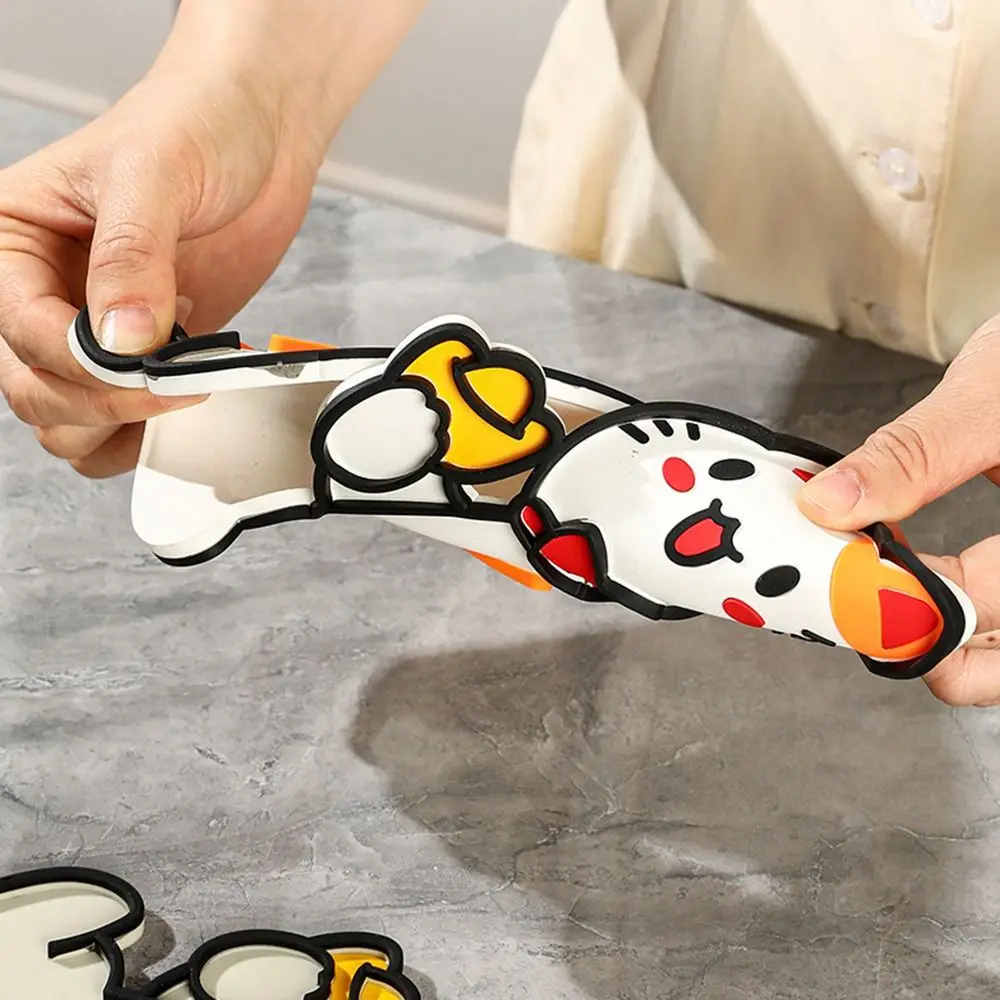 Portable Lucky Cat Pot Lid Storage Mat Cartoon Non-slip Countertop Drain Mat Reusable PVC Heat Insulation Mat Size:22.9*12.9cm
Portable Lucky Cat Pot Lid Storage Mat Cartoon Non-slip Countertop Drain Mat Reusable PVC Heat Insulation Mat Size:22.9*12.9cm