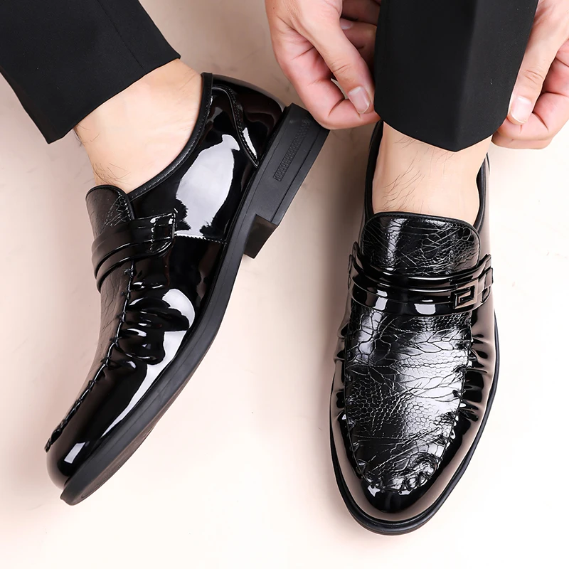 Fashionable Patent Leather Men New Pointed Comfortable Breathable Embossed Toe Shoes Brand Business Banquet Formal Leather Shoes
Fashionable Patent Leather Men New Pointed Comfortable Breathable Embossed Toe Shoes Brand Business Banquet Formal Leather Shoes