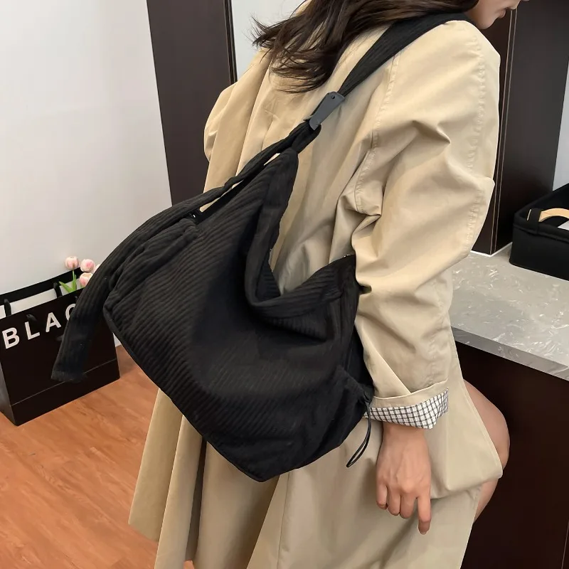 Большая вместительная модная вельветовая сумка на плечо, однотонная повседневная сумка через плечо на молнии, Лидер продаж, сумки для женщин Bolsas Femininas
Большая вместительная модная вельветовая сумка на плечо, однотонная повседневная сумка через плечо на молнии, Лидер продаж, сумки для женщин Bolsas Femininas