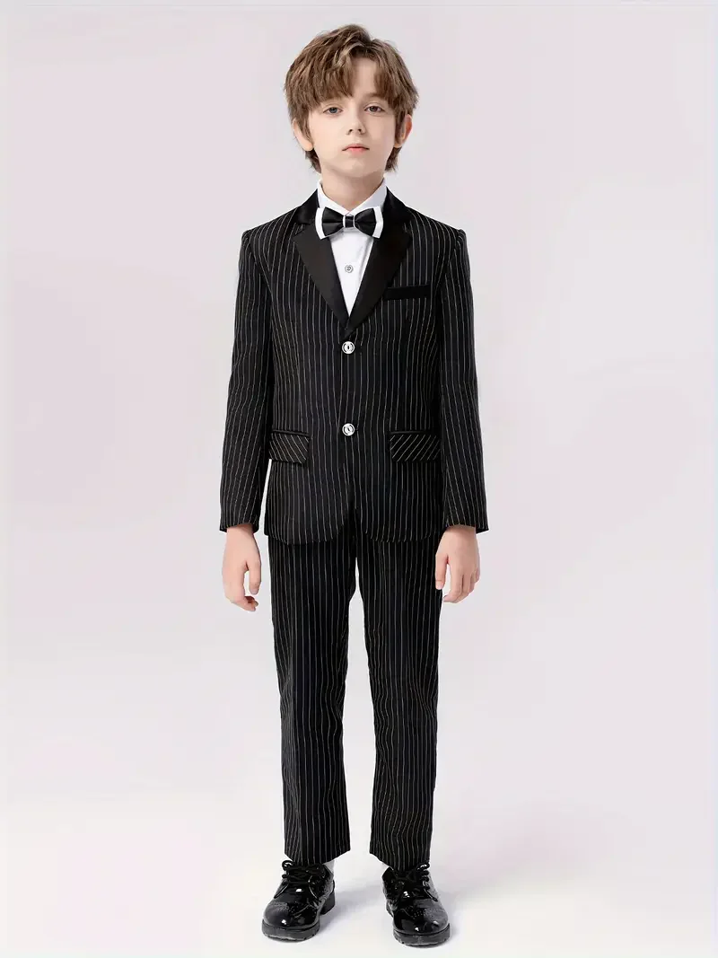Черная полосатая куртка для мальчиков, брюки, бантит, свадебный костюм из 3 предметов, школьный детский костюм для выступлений на фортепиано, костюм на день защиты детей
Черная полосатая куртка для мальчиков, брюки, бантит, свадебный костюм из 3 предметов, школьный детский костюм для выступлений на фортепиано, костюм на день защиты детей