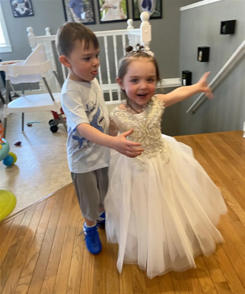 Customized Glitter Sequined Flower Girl Wedding Dress Appliques Sleeveless Kids Bridesmaid Princess Birthday Party Pageant Gown
Customized Glitter Sequined Flower Girl Wedding Dress Appliques Sleeveless Kids Bridesmaid Princess Birthday Party Pageant Gown