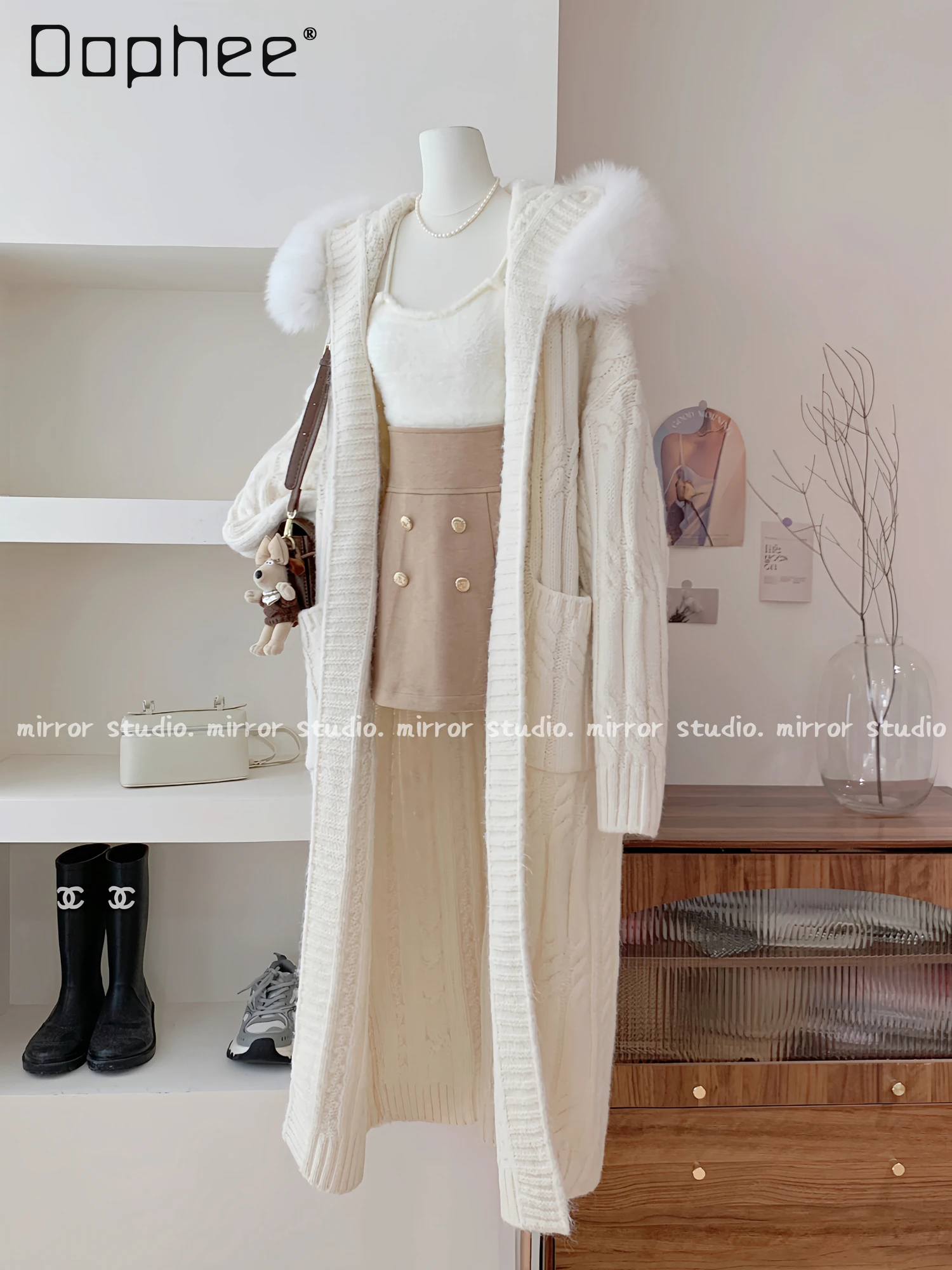 White Big Fox Fur Collar Knitted Cardigan for Women Hooded Soft Thickened Open Stitch Long Sweater Loose Maxi Casual Coats
White Big Fox Fur Collar Knitted Cardigan for Women Hooded Soft Thickened Open Stitch Long Sweater Loose Maxi Casual Coats