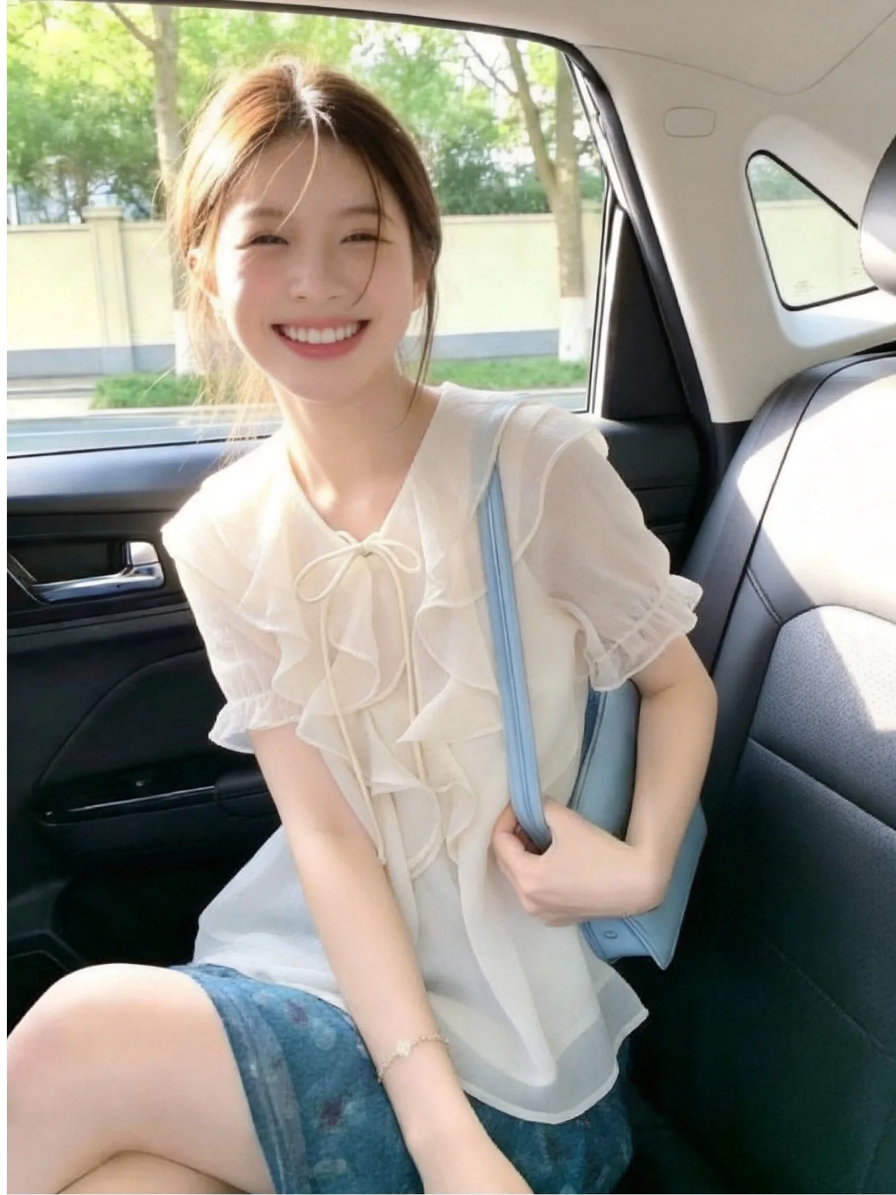 Cherry Blossom Color Simple V-neck Lace Trim Shirt Women Summer Loose Lightweight Chiffon Top Cool Versatile Basic Blouse
Cherry Blossom Color Simple V-neck Lace Trim Shirt Women Summer Loose Lightweight Chiffon Top Cool Versatile Basic Blouse