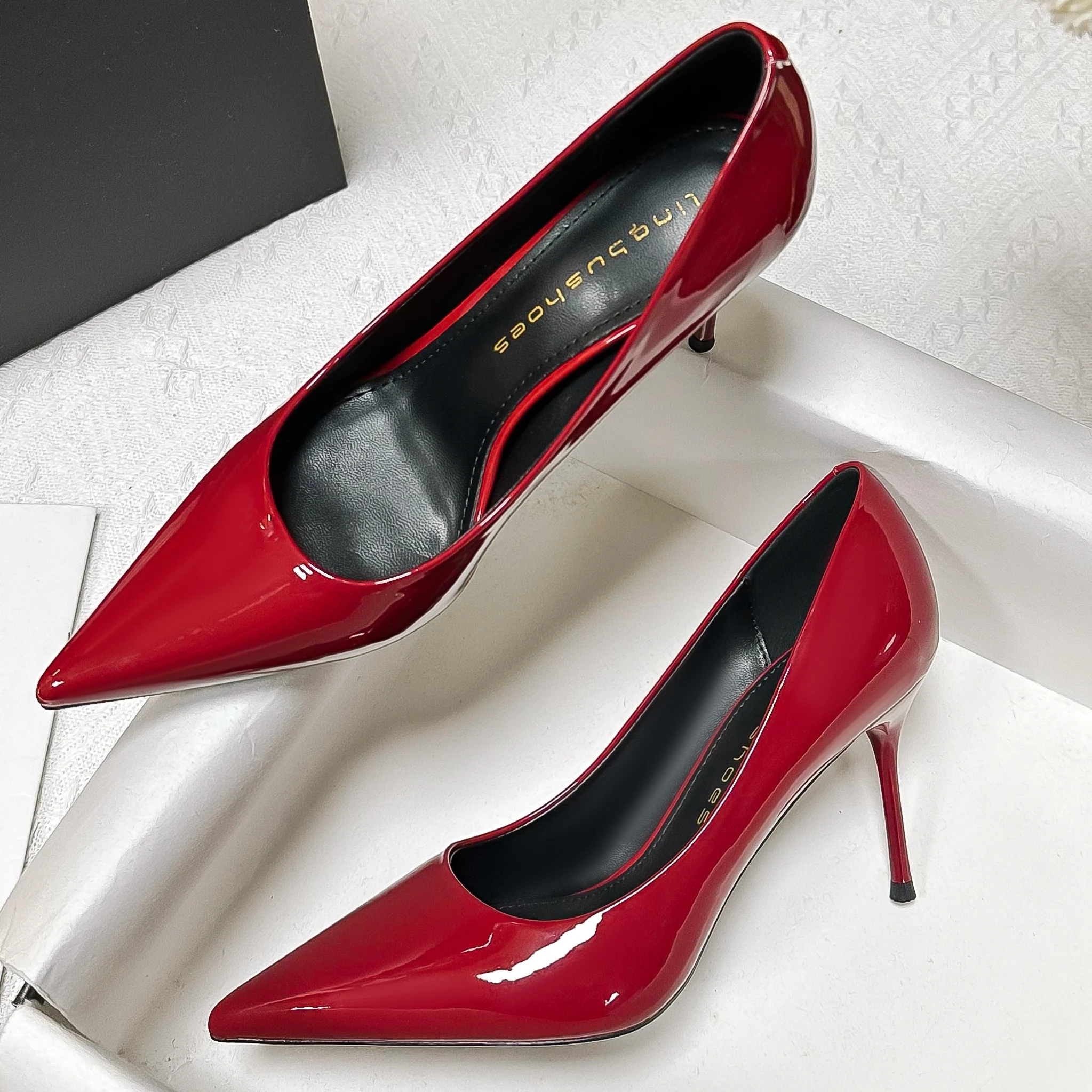 Women Patent Leather Style Pointed Toe Shallow Mouth Banquet Sexy High Heels Fashion Red Black 2025 New Slim Pumps Shoes C0002
Women Patent Leather Style Pointed Toe Shallow Mouth Banquet Sexy High Heels Fashion Red Black 2025 New Slim Pumps Shoes C0002