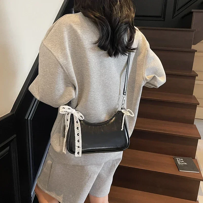 Wine Red Pu Leather Bag Fashion French Style Underarm Purse Simple Clutches Versatile Small Half Moon Crossbody Bag Lady Tote
Wine Red Pu Leather Bag Fashion French Style Underarm Purse Simple Clutches Versatile Small Half Moon Crossbody Bag Lady Tote