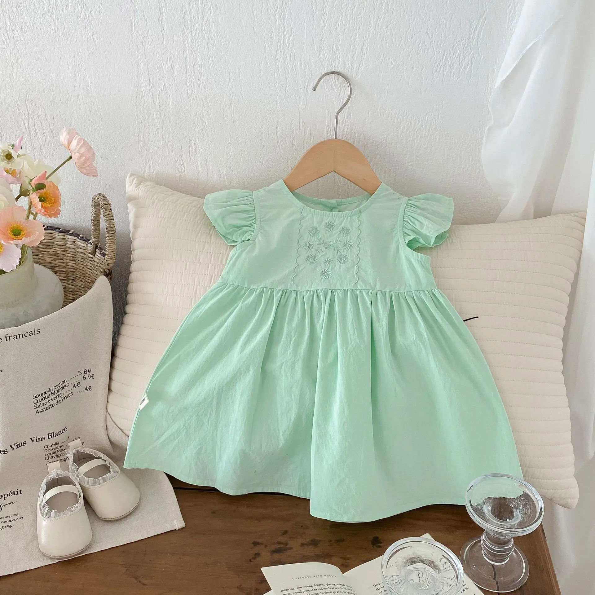 Girls flying sleeve dress 0-5 years old summer baby solid color first birthday dress
Girls flying sleeve dress 0-5 years old summer baby solid color first birthday dress