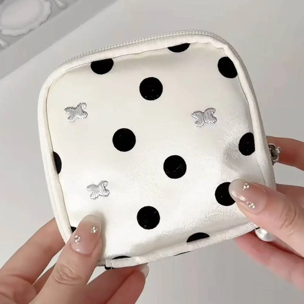 Black Dot Pattern Jewelry Storage Bag Multi-pocket Multifunctional Portable Jewelry Case Butterfly Embroidery Space Saving
Black Dot Pattern Jewelry Storage Bag Multi-pocket Multifunctional Portable Jewelry Case Butterfly Embroidery Space Saving