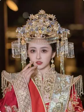 Chinese Style Show and Clothing Headwear Ethnic Style Gold Phoenix Crown Tassel Hair Ornament Earrings
Chinese Style Show and Clothing Headwear Ethnic Style Gold Phoenix Crown Tassel Hair Ornament Earrings