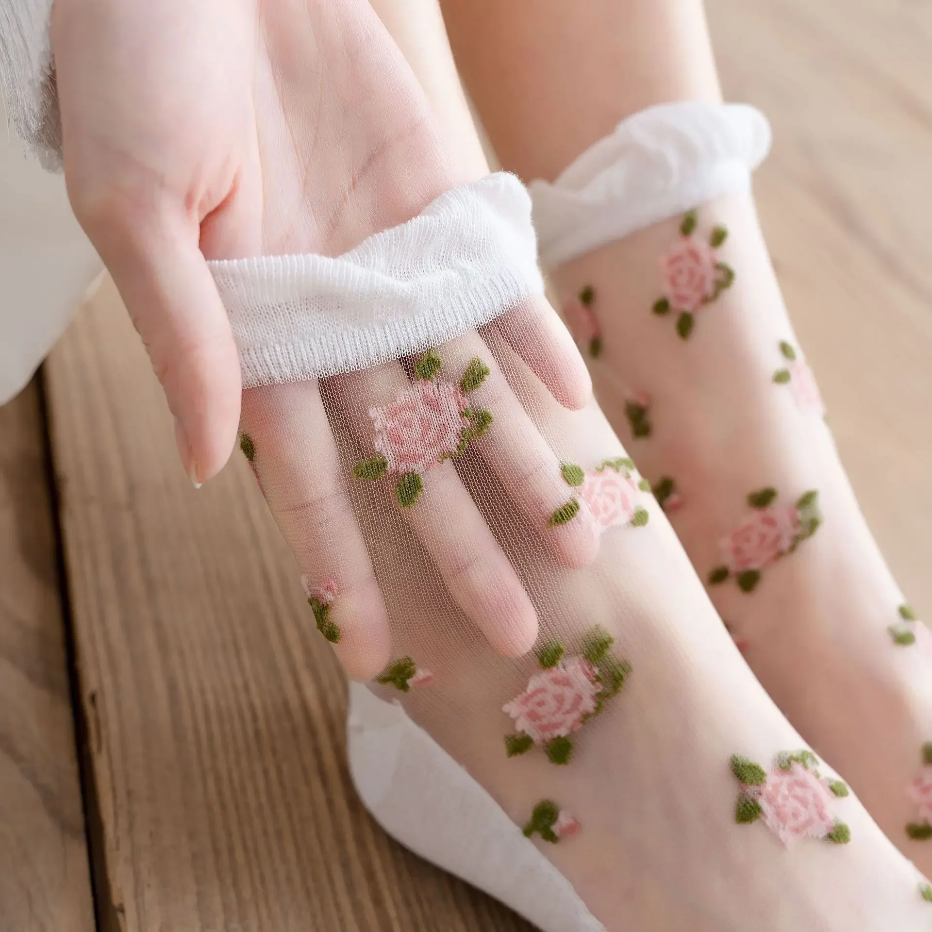 Summer Ultra-thin Transparent Crystal Silk Socks Vintage Harajuku Flower Embroidery Lace Socks Japanese Kawaii Cute Ruffle Socks
Summer Ultra-thin Transparent Crystal Silk Socks Vintage Harajuku Flower Embroidery Lace Socks Japanese Kawaii Cute Ruffle Socks