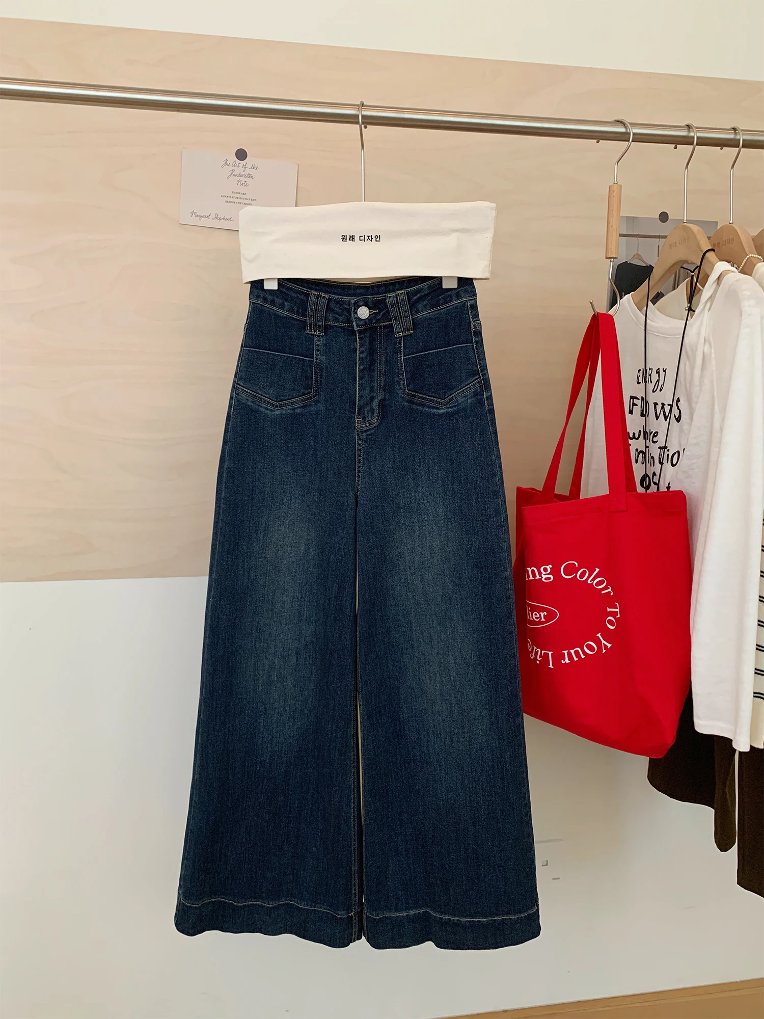 Осенние новые широкие джинсы для женщин, простые французские ретро темно-синие джинсовые брюки, женские повседневные модные свободные брюки со сращиванием 
Осенние новые широкие джинсы для женщин, простые французские ретро темно-синие джинсовые брюки, женские повседневные модные свободные брюки со сращиванием