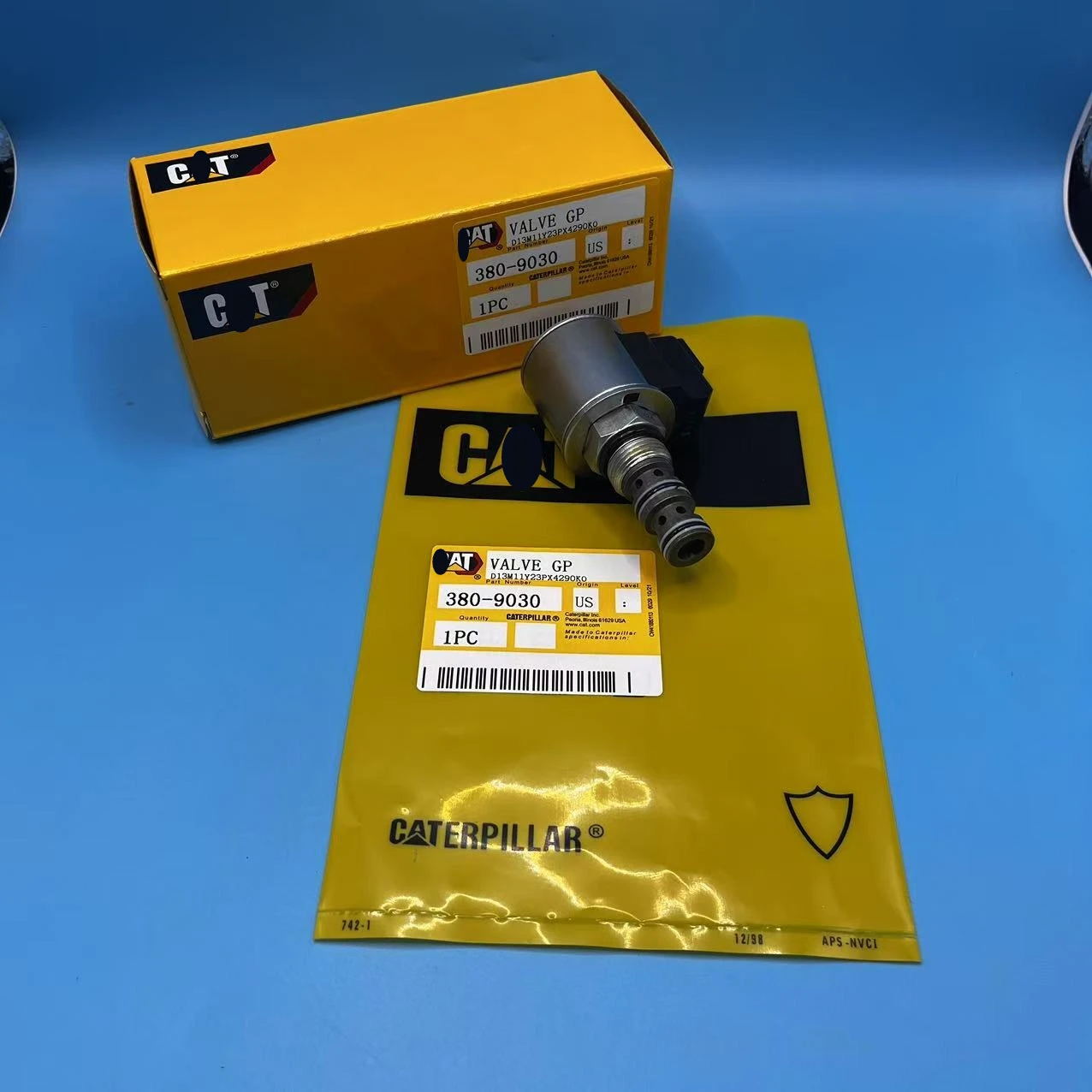 12V Solenoid Valve Is Utilized in The Maintenance Components of The 416E and 422E Diesel Engines.
12V Solenoid Valve Is Utilized in The Maintenance Components of The 416E and 422E Diesel Engines.