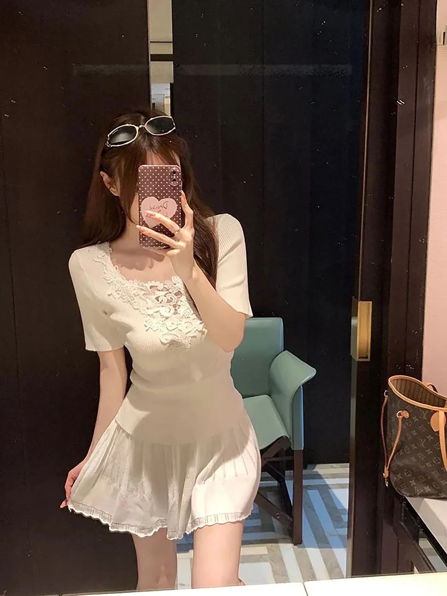 Summer New Style Women's Date Outfit Lace Short Sleeve Knitted Top with Pleated Short Skirt Two-Piece Set Casual Workwear
Summer New Style Women's Date Outfit Lace Short Sleeve Knitted Top with Pleated Short Skirt Two-Piece Set Casual Workwear