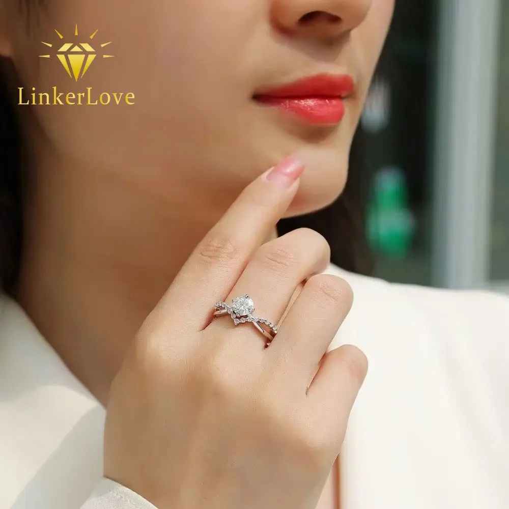 LinkerLove 1CT Moissanite Ring 925 Silver Crown Setting V Chevron Eternity Band Engagement Wedding Ring for Women Anniversary
LinkerLove 1CT Moissanite Ring 925 Silver Crown Setting V Chevron Eternity Band Engagement Wedding Ring for Women Anniversary