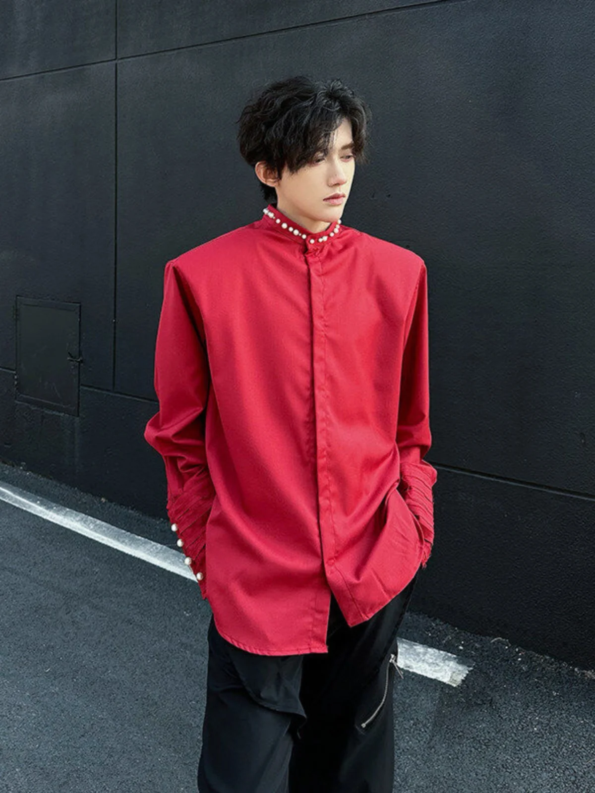 Мужская рубашка с воротником-стойкой и пуговицами, с эффектом барочного жемчуга, красная, модный дизайн, стильная, городская, весенняя
Мужская рубашка с воротником-стойкой и пуговицами, с эффектом барочного жемчуга, красная, модный дизайн, стильная, городская, весенняя