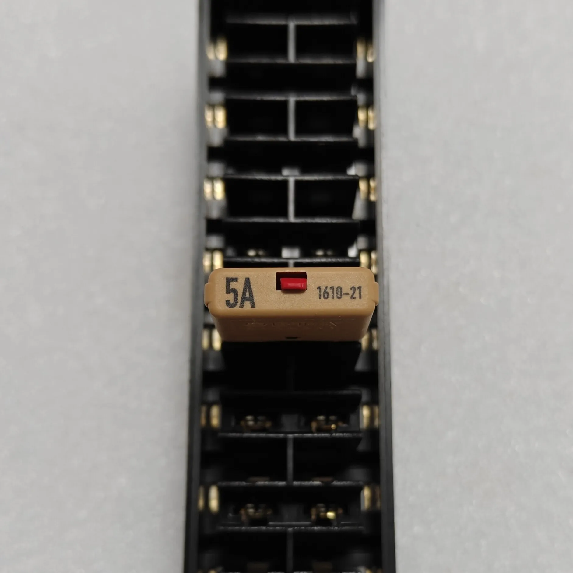 Thermal circuit breaker automatic reset fuse 5A6A8A10A15A20A25A30A40A
Thermal circuit breaker automatic reset fuse 5A6A8A10A15A20A25A30A40A