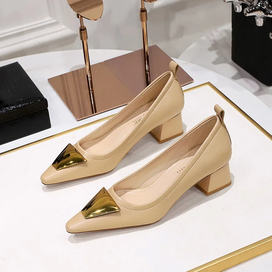 New Fashion Coarse Middle Heel Shallow Mouth Pointed Metal Decorative Single shoes Commuter Women's Ladies Shoes Pumps
New Fashion Coarse Middle Heel Shallow Mouth Pointed Metal Decorative Single shoes Commuter Women's Ladies Shoes Pumps