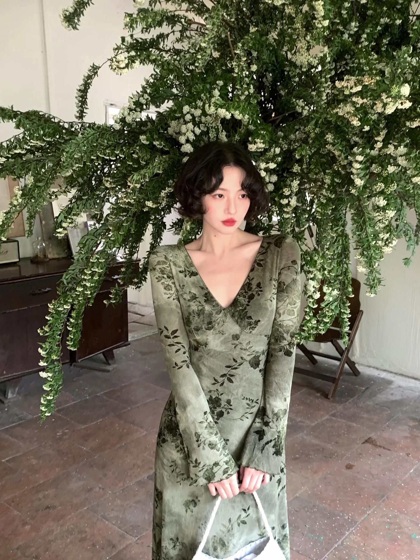Elegant Vintage Green Long Sleeve V-Neck Flocking Print Wrap Waist Dress for Women Spring Summer City Commute Casual Wear
Elegant Vintage Green Long Sleeve V-Neck Flocking Print Wrap Waist Dress for Women Spring Summer City Commute Casual Wear
