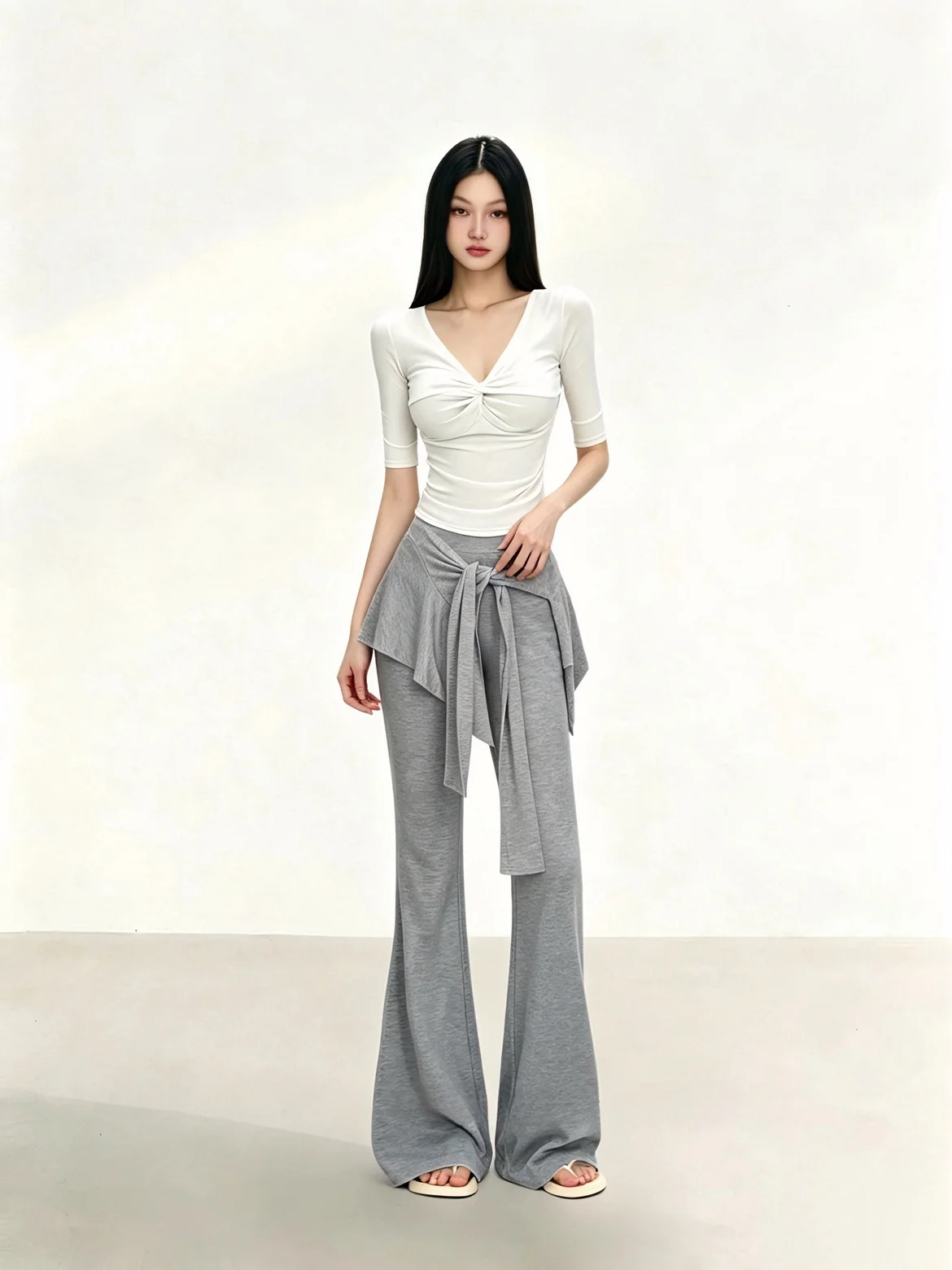 Elegant V-neck Knot Short Sleeve Grey Skirt And Lazy Pants Set for Women Summer Fashion Outfit High Waist Slim Fit T-shirt
Elegant V-neck Knot Short Sleeve Grey Skirt And Lazy Pants Set for Women Summer Fashion Outfit High Waist Slim Fit T-shirt