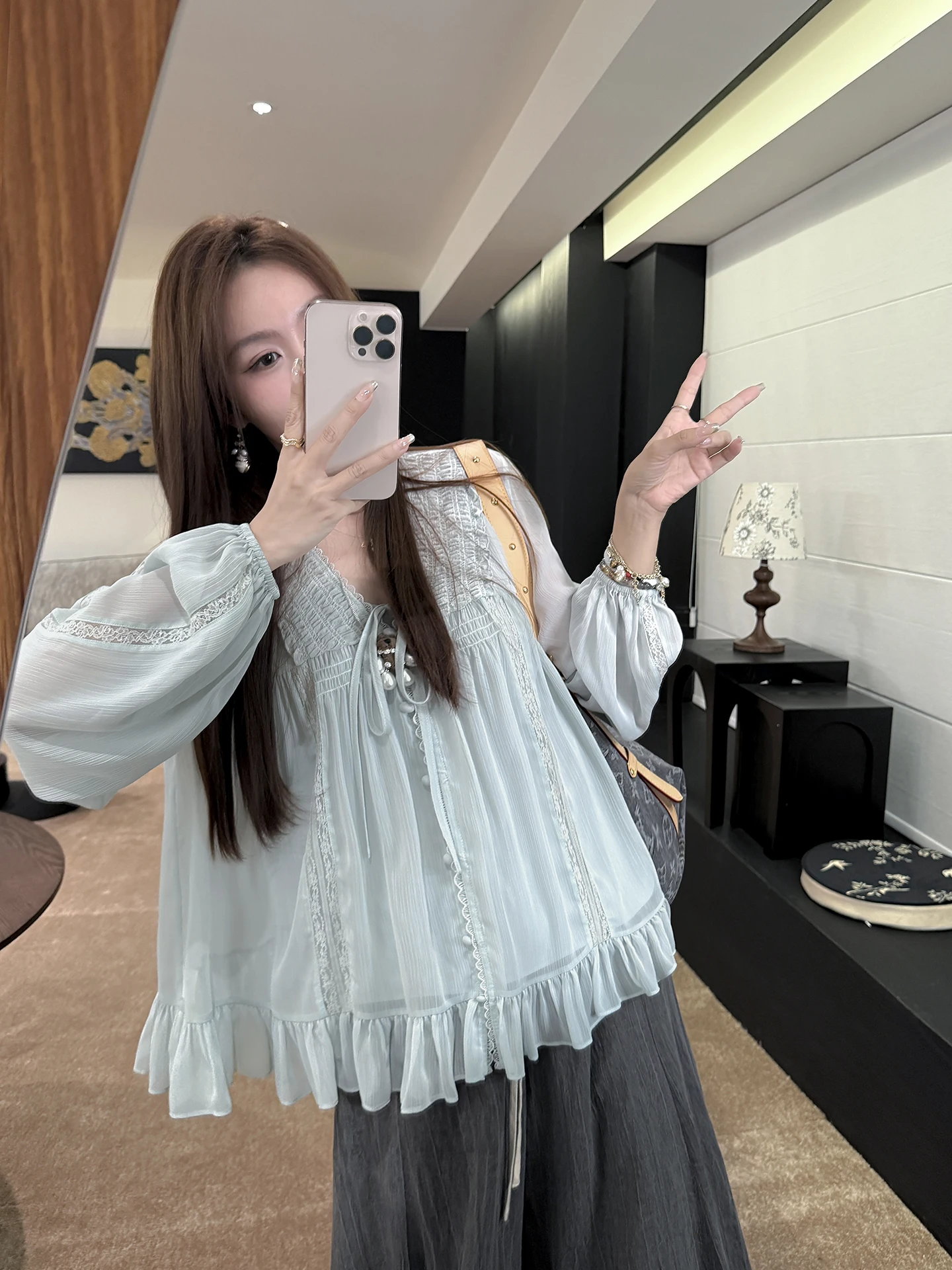 Мягкое жемчужно-голубое кружевное длинное платье с V-образным вырезом и нежным шлейфом, женское, с завышенной талией, из полиэстера, повседневное...
Мягкое жемчужно-голубое кружевное длинное платье с V-образным вырезом и нежным шлейфом, женское, с завышенной талией, из полиэстера, повседневное...