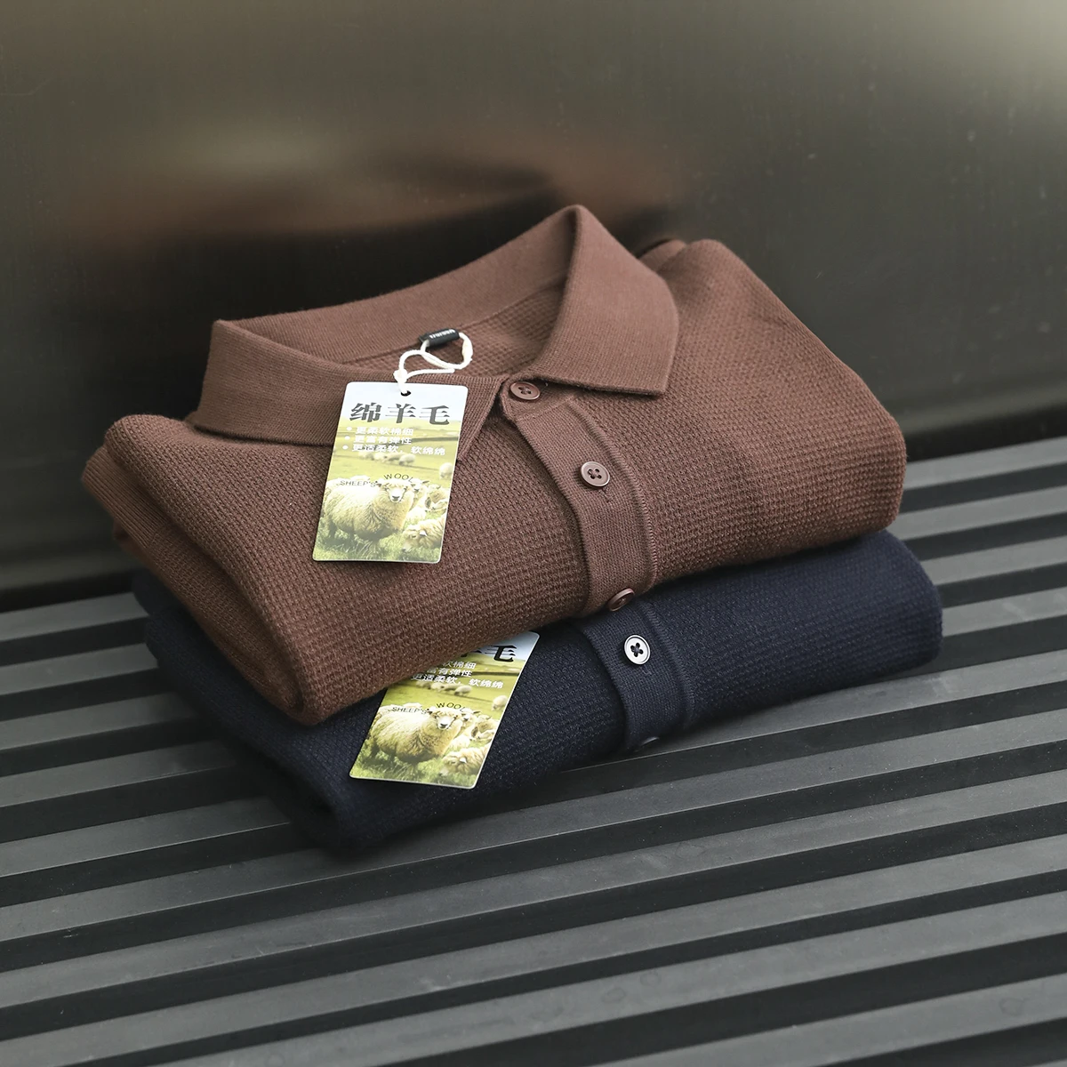 Итальянский мужской свитер с длинным рукавом, вязаный, из смесовой шерсти, мягкий, удобный, модный, городской стиль, для делового осеннего гардероба
Итальянский мужской свитер с длинным рукавом, вязаный, из смесовой шерсти, мягкий, удобный, модный, городской стиль, для делового осеннего гардероба