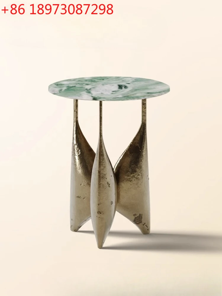 Легкие роскошные и высококачественные антикварные медные мраморные углы, край дивана в гостиной
Легкие роскошные и высококачественные антикварные медные мраморные углы, край дивана в гостиной