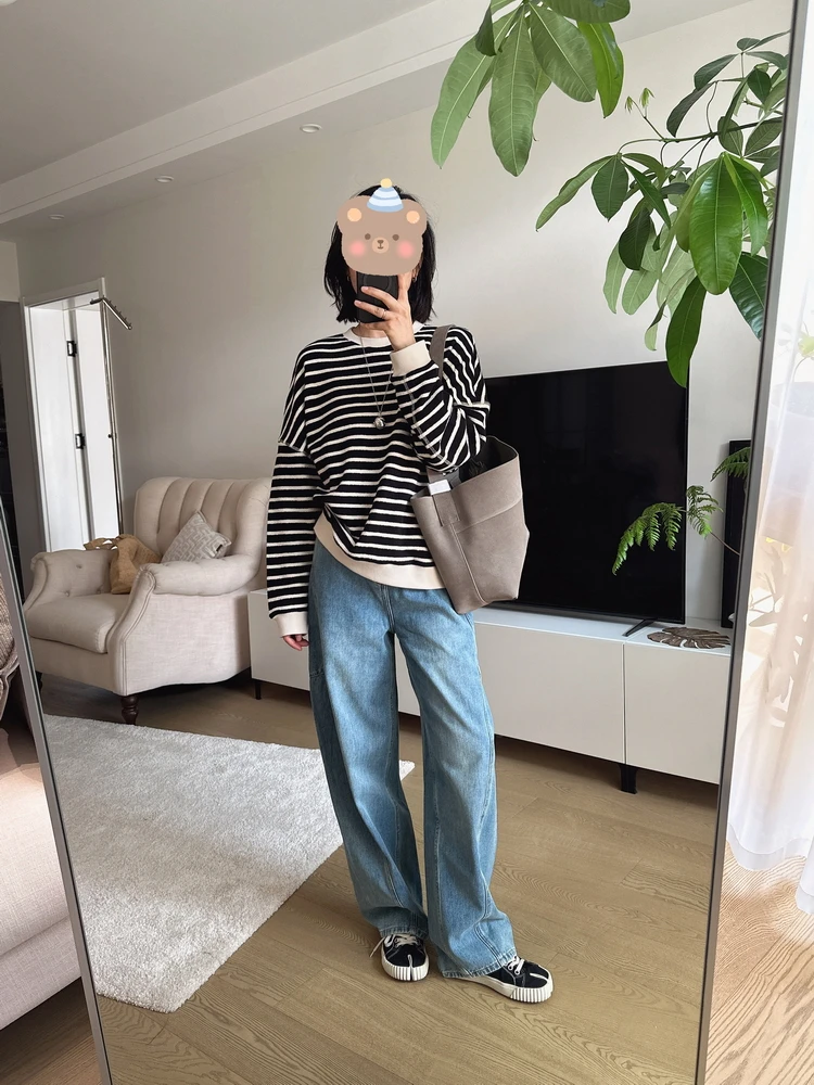 High Waist Loose Fit Denim Jeans Decosition Splicing Heavy Industry Tee Dimensional Splicing on ape Retro Jeans
High Waist Loose Fit Denim Jeans Decosition Splicing Heavy Industry Tee Dimensional Splicing on ape Retro Jeans