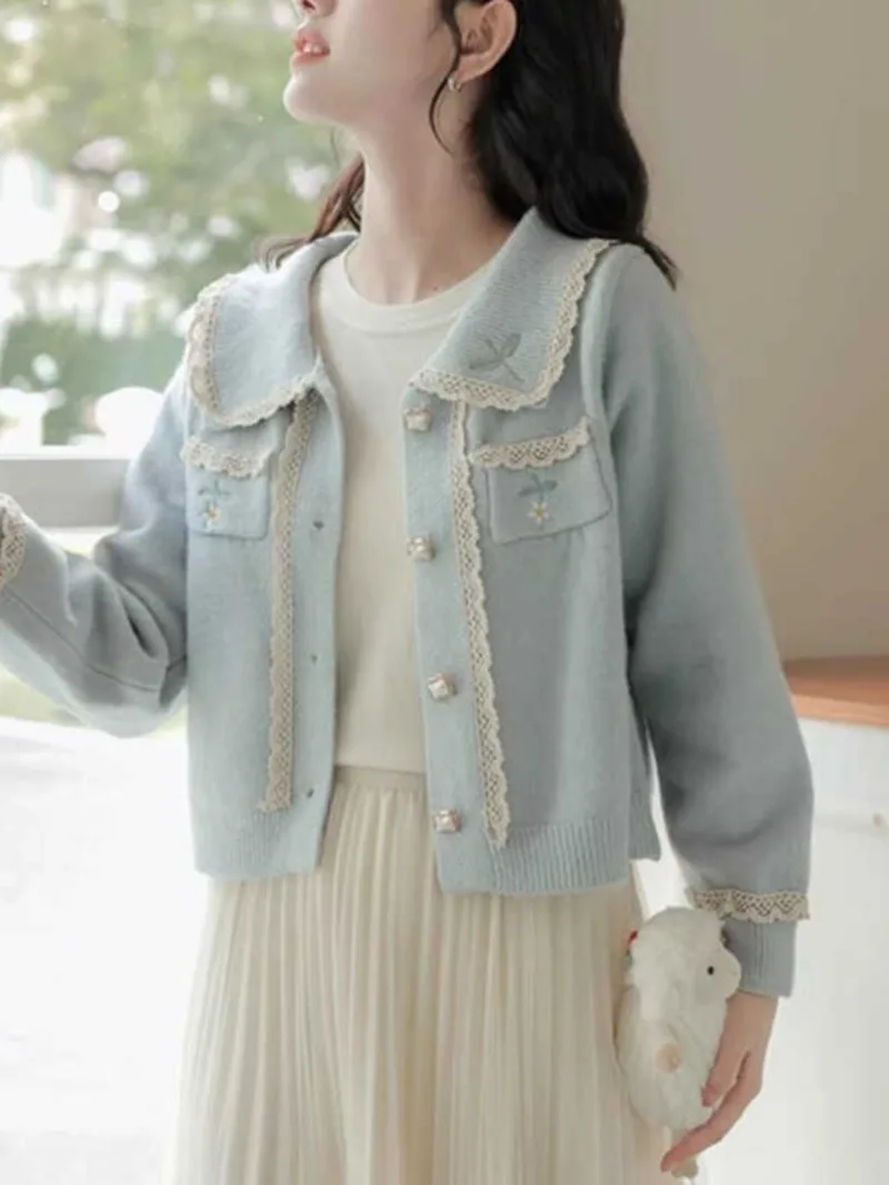 Women's Doll Collar Horn Button Sweaters Cardigan Lazy Style Casual Loose Age-reducing Knitted Jackets 2025 Spring Autumn New
Women's Doll Collar Horn Button Sweaters Cardigan Lazy Style Casual Loose Age-reducing Knitted Jackets 2025 Spring Autumn New