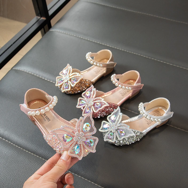 Summer Girls Fashion Sequined Rhinestone Bow Decorated Anti-Slip Sandals 2026 New Princess Beaded Velcro Design Baotou Sandals
Summer Girls Fashion Sequined Rhinestone Bow Decorated Anti-Slip Sandals 2026 New Princess Beaded Velcro Design Baotou Sandals